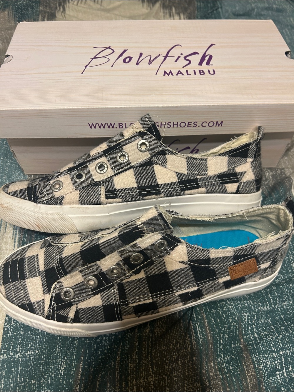 Buffalo check shoes sz. 9